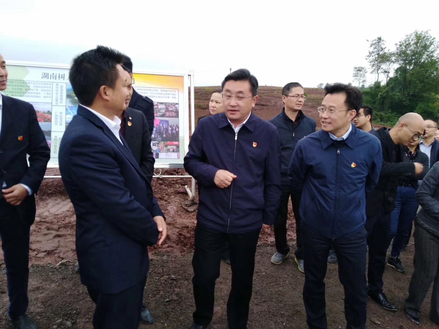熱烈歡迎隆昌市委、政府領(lǐng)導蒞臨隆昌樹人公司基地視察指導工作